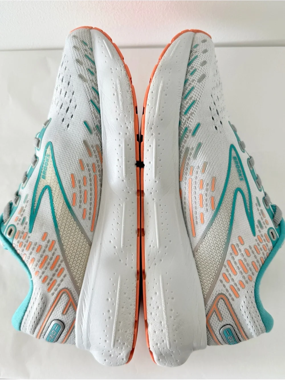 Brooks Glycerin 20 in Oyster/Latigo Bay/Coral (Size: 7.5-D) Excellent Condition